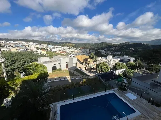 Imagem Casa de alto padrão em condomínio no bairro Suru em Santana de Parnaíba-SP: 3 quartos, 3 suítes, 2 salas, 5 banheiros, 2 vagas, 200m².