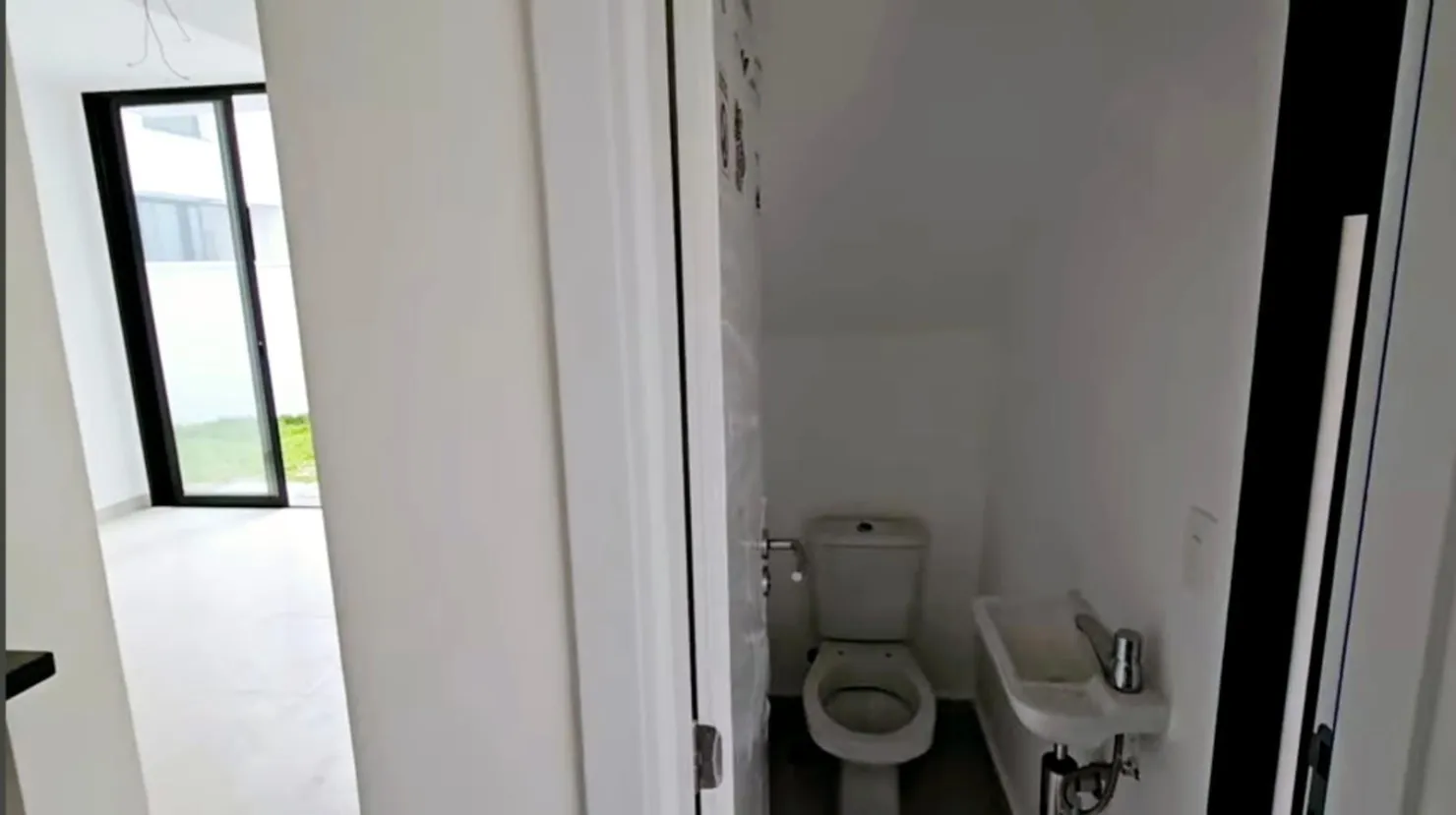 Imagem Casa em Condomínio com 2 Suítes Planejada e Mobiliada, com Lazer Completo e Localização Privilegiada no Itaguá