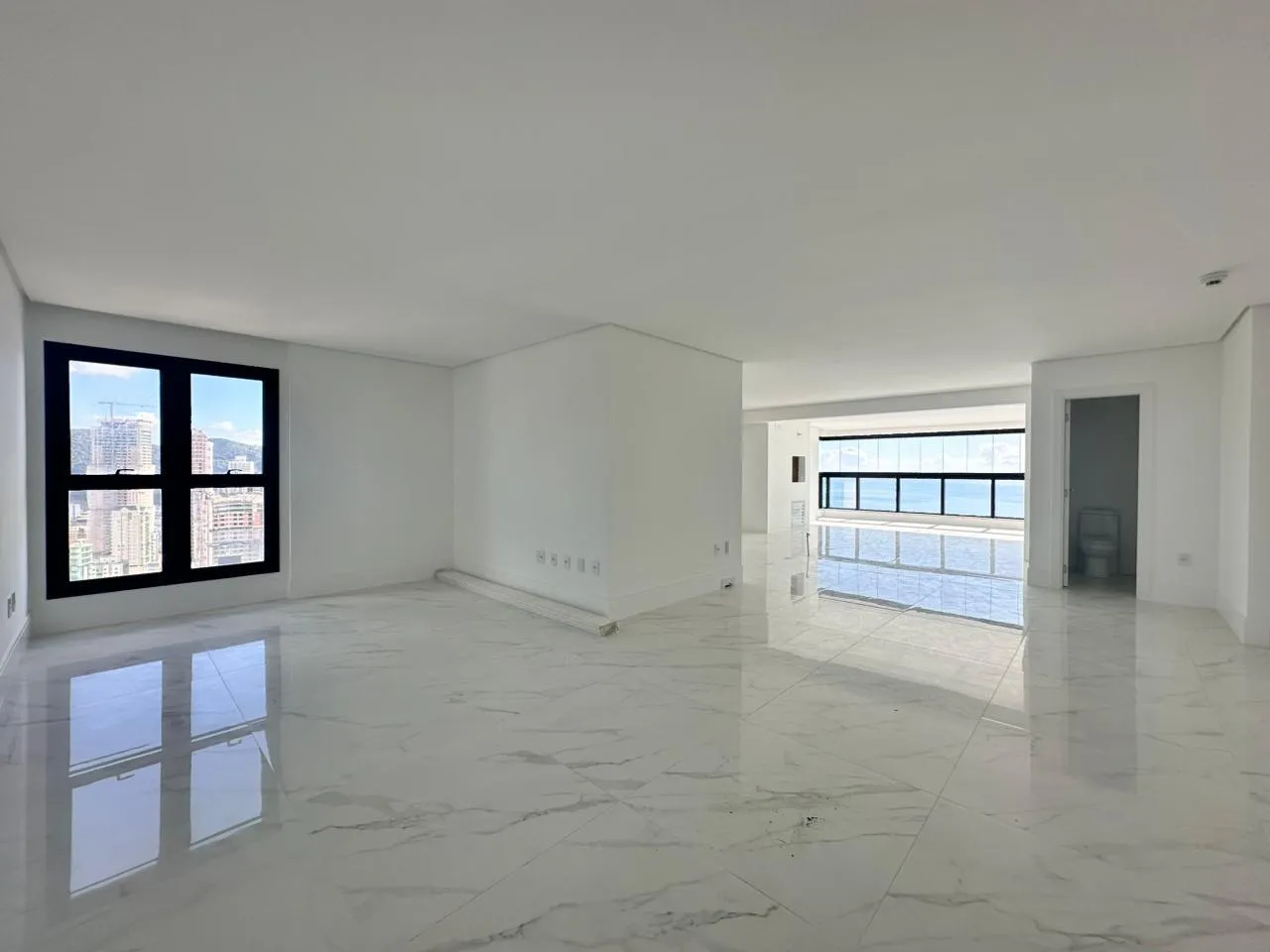 Imagem Apartamento com vista para o mar à venda com 208m2 por R$ 5.700.000,00