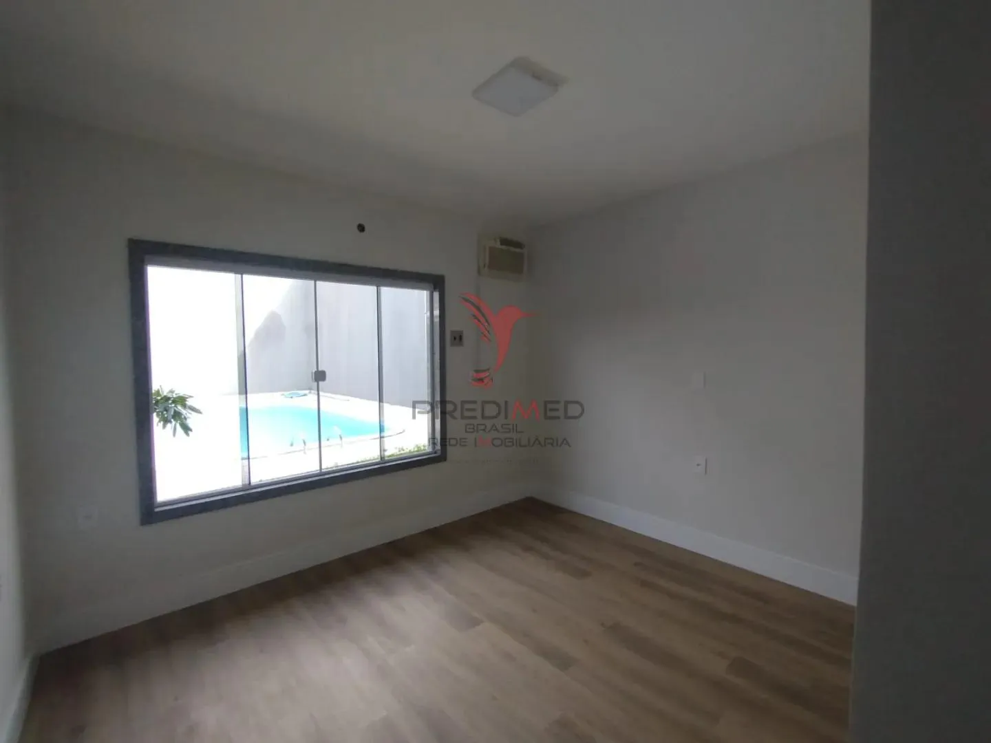 Imagem Casa em lote de 405 mts2 , área gourmet , Piscina .Praia dos Amores. Balneário Camboriú