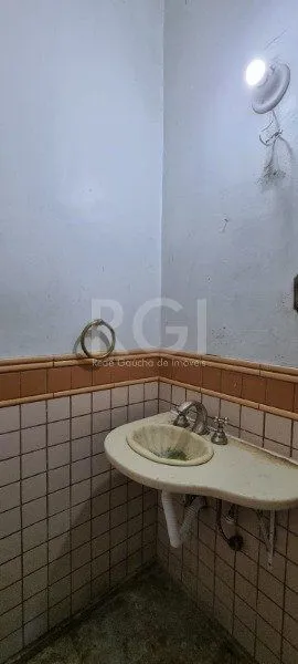 Imagem Casa para Venda - 200m², 2 dormitórios, 1 vaga - Moinhos de Vento