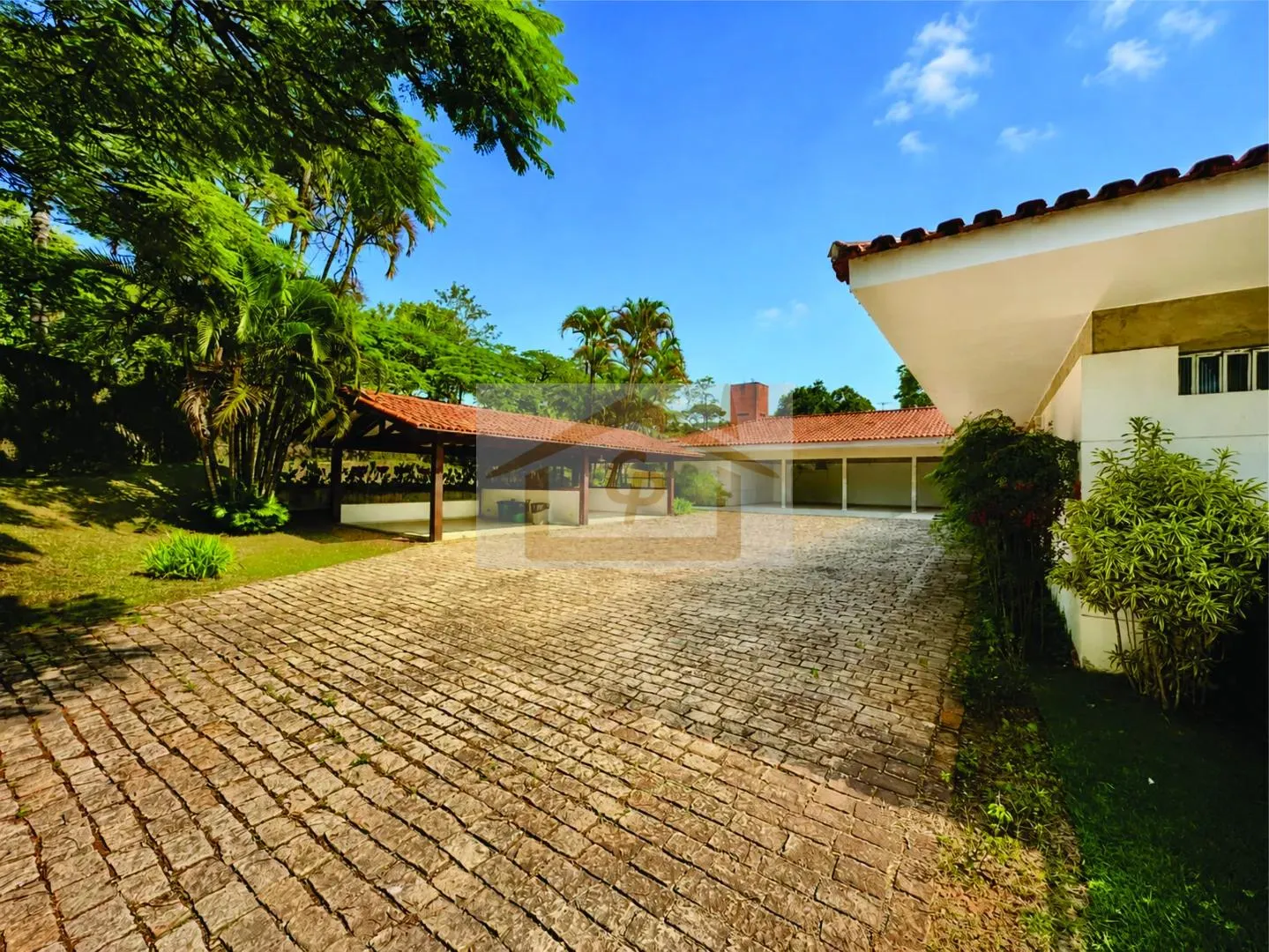 Imagem Rústica, avarandada, Mista alvenaria e madeira de lei, 3 dorms/1ste, gourmet, lareira!