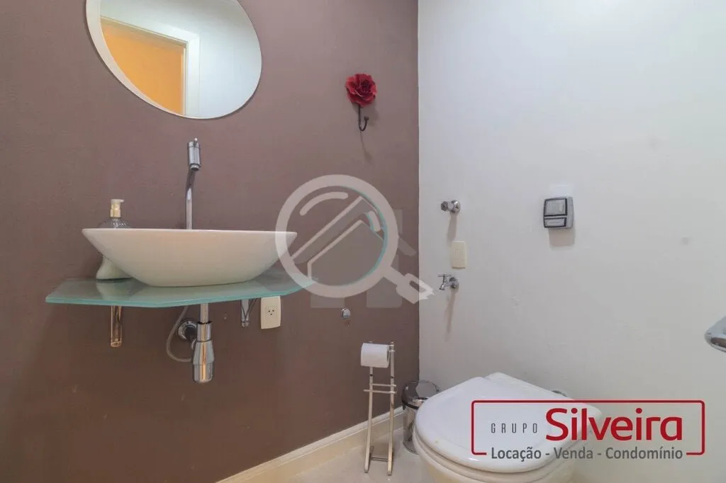Imagem Este conjunto comercial é uma oportunidade única para profissionais que buscam um espaço de traba...