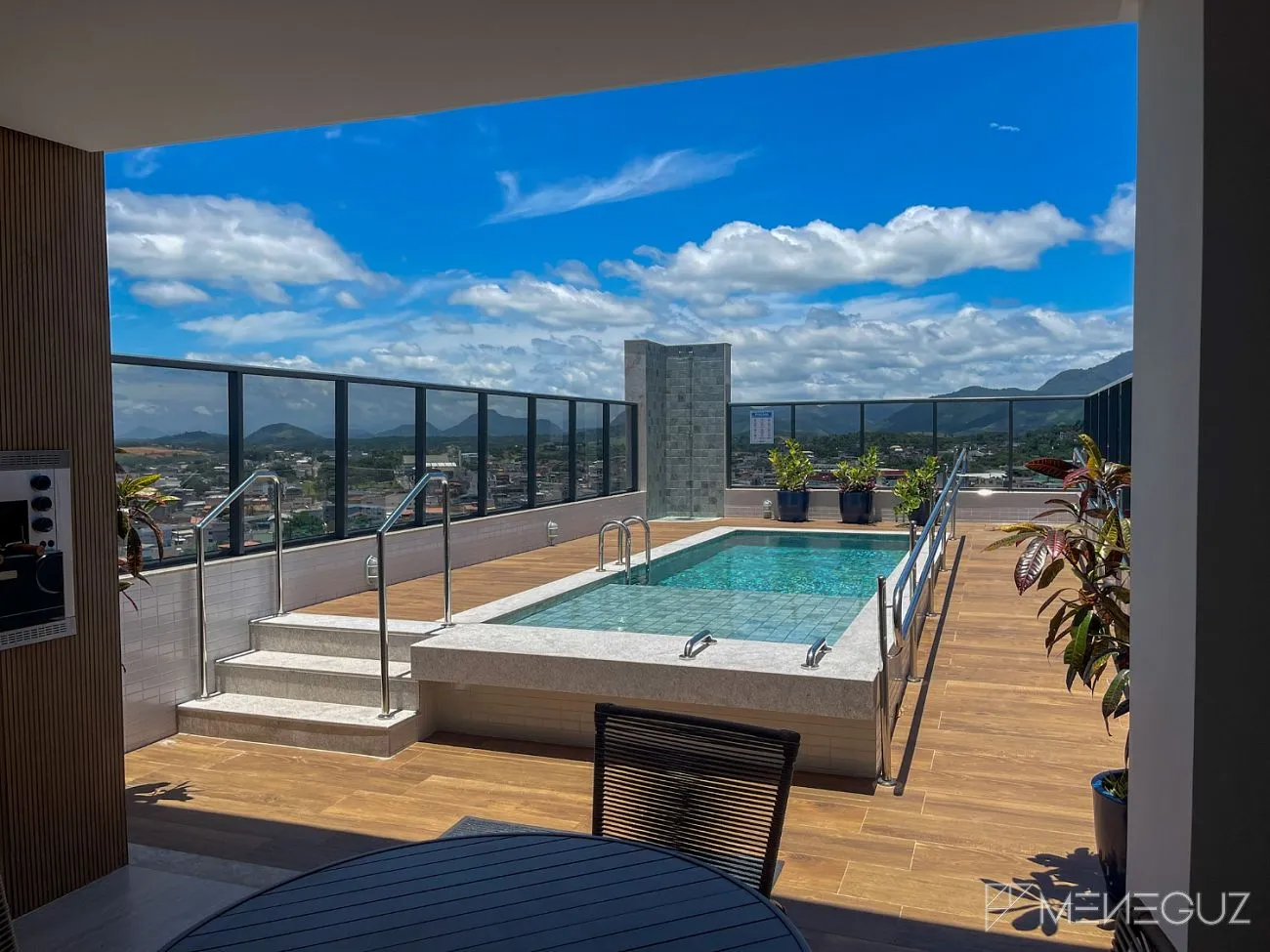 Imagem Imóveis à venda em Guarapari Praia do Morro, apartamento de 3 quartos de frente total para o mar, com lazer completo na cobertura