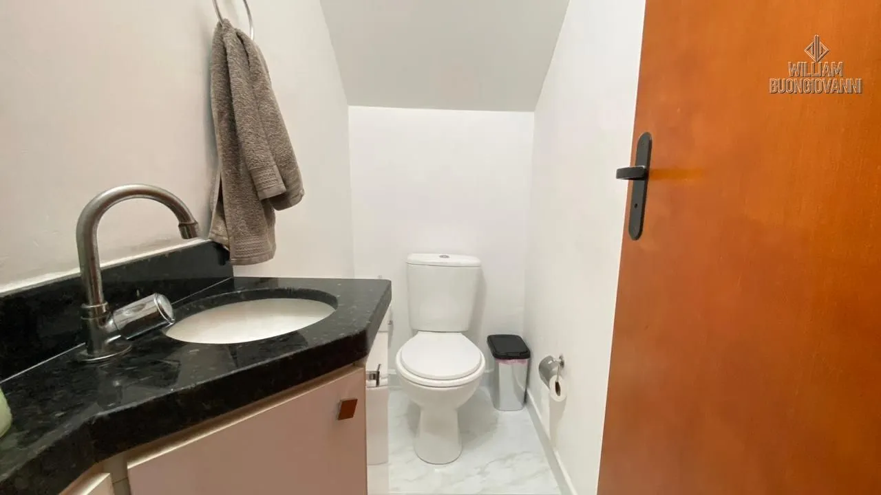 Imagem Casa de condomínio 2 dormitórios sendo 2 suítes com quintal no Tude bastos
