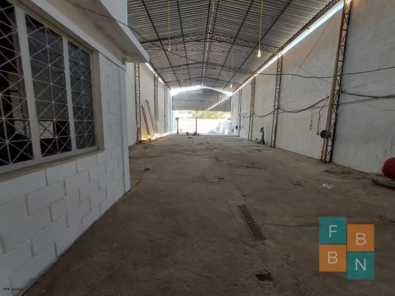 Imagem Galpão para Locação em Rio de Janeiro / RJ no bairro Freguesia (Jacarepaguá)