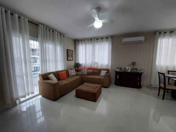Imagem Casa com 6 Quartos e 5 banheiros à Venda, 212 m² por R$ 1.500.000