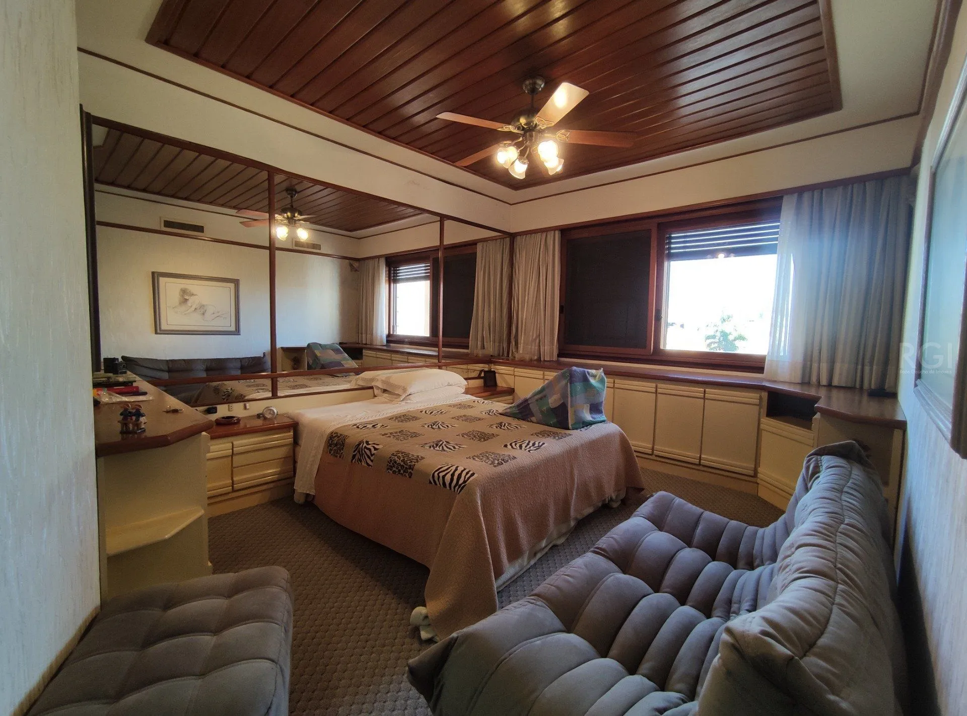 Imagem Cobertura para Venda - 354.67m², 3 dormitórios, sendo 1 suites, 3 vagas - Jardim Lindóia