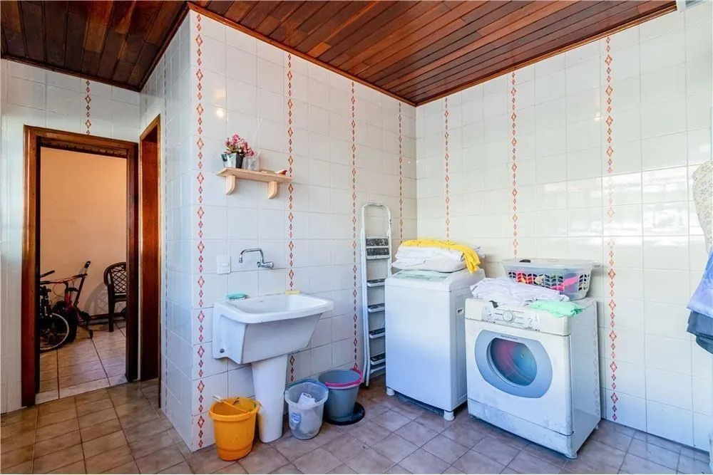 Imagem Ampla casa com 3 Dormitórios 293m² e Pátio amplo Próximo a Adda Mascarenhas