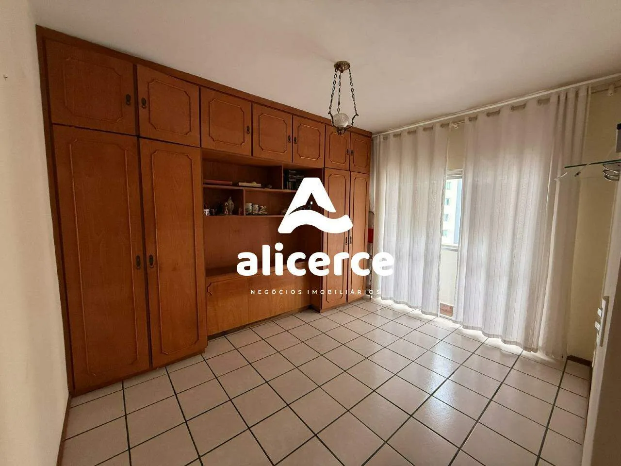 Imagem Apartamento à venda com 3 quartos 1 suíte, 122m² em Centro Florianópolis