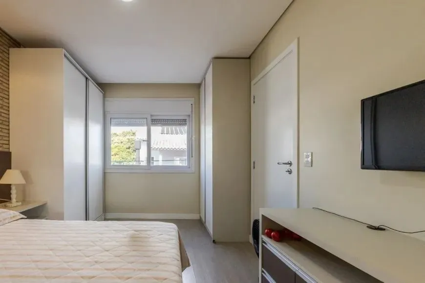 Imagem Casa semimobiliada, com churrasqueira, 3 suítes e 2 vagas no Jardim Itu Sabará