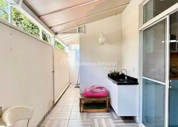 Imagem Linda casa com 3 quartos sendo todos suítes, em condominio completo com excelente localização. 
A...