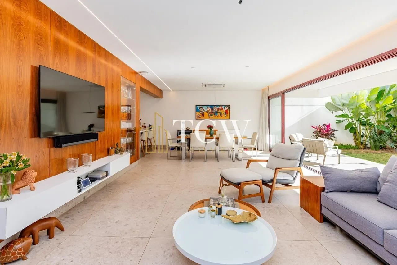 Imagem Casa em Condomínio de Alto Padrão à Venda no Campo Belo | 3 Dorms, 2 Suítes | 536 m² | 4 Vagas | São Paulo/SP
