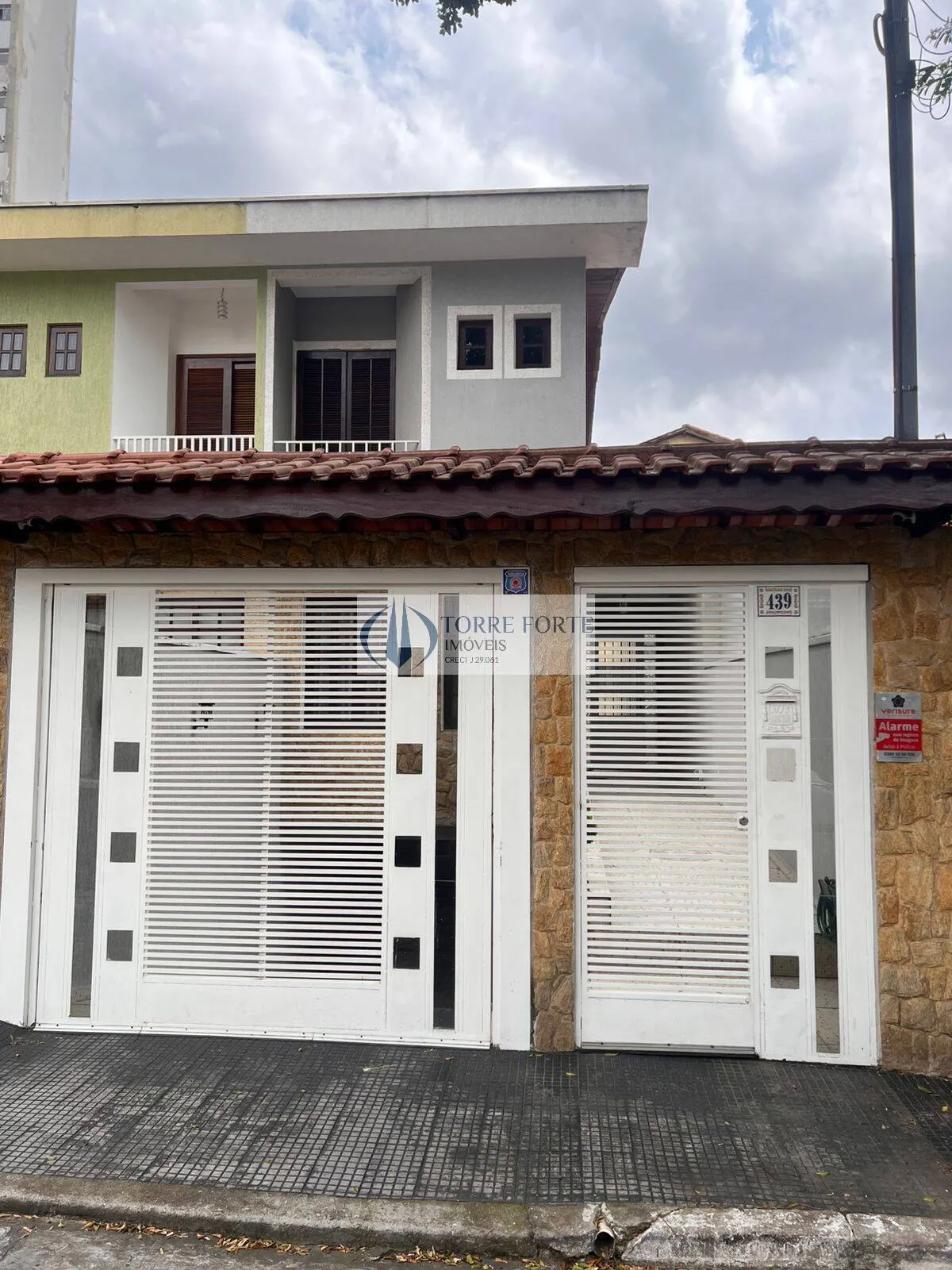 Foto do imóvel Linda casa estilo sobrado com 3 dormitórios e 3 vagas na Vila Salete em Rua Júlio Rinaldi