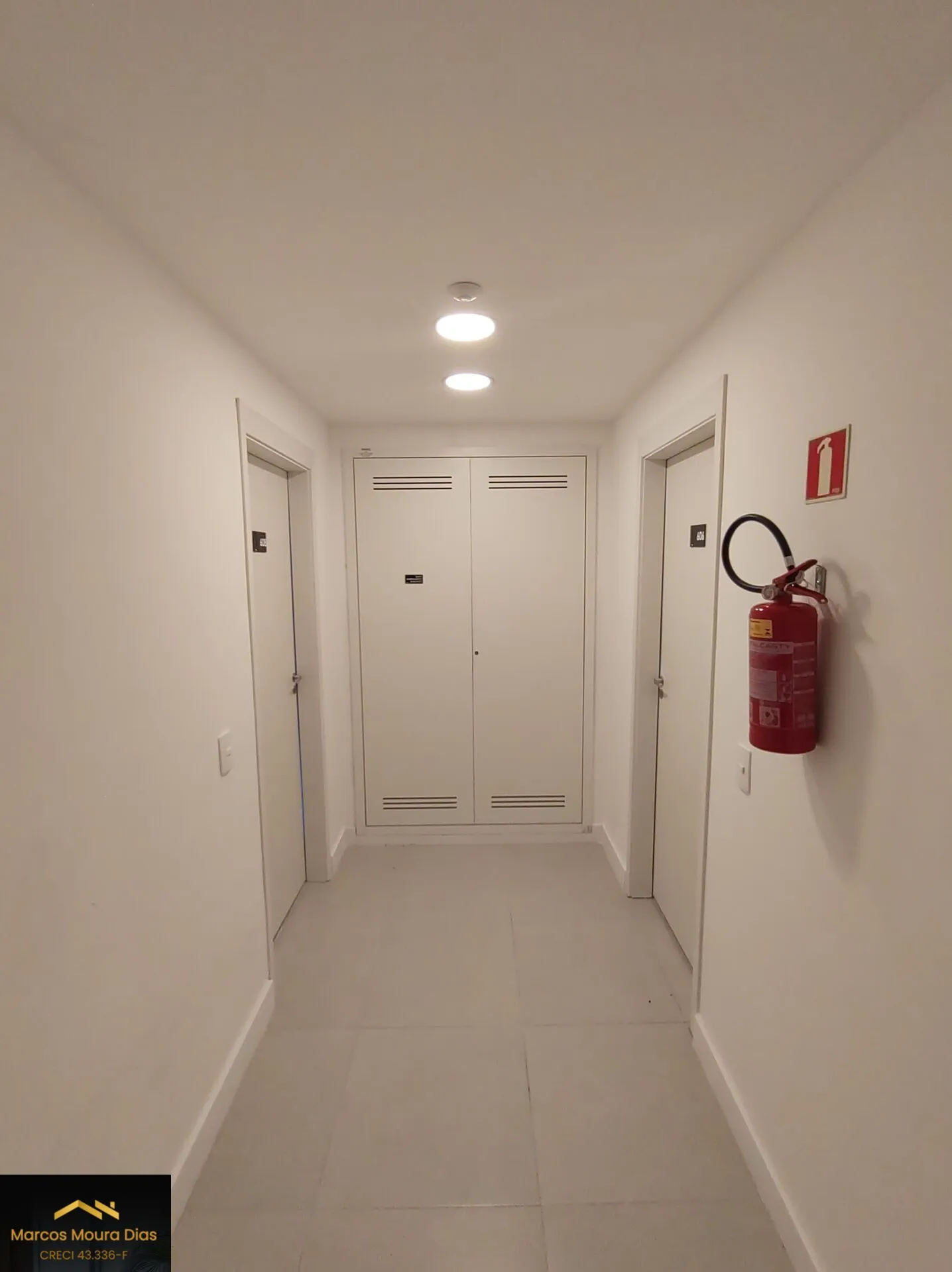 Imagem Apartamento ( Studio) com 1 Dormitório na Vila Romana, Novo, Vista Livre. Banheiro com Janela