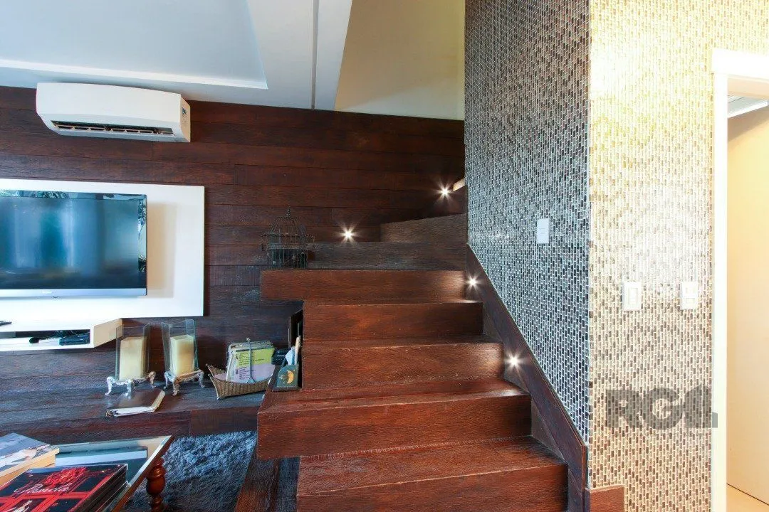 Imagem Casa com 327m² de área privativa, oferecendo 3 dormitórios, sendo 3 suítes