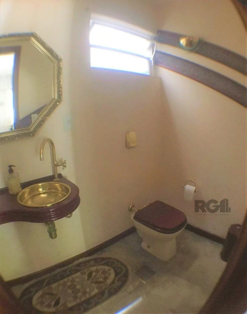 Imagem Casa com 3 dormitórios, localizada no bairro Jardim Itu em Porto Alegre/RS.