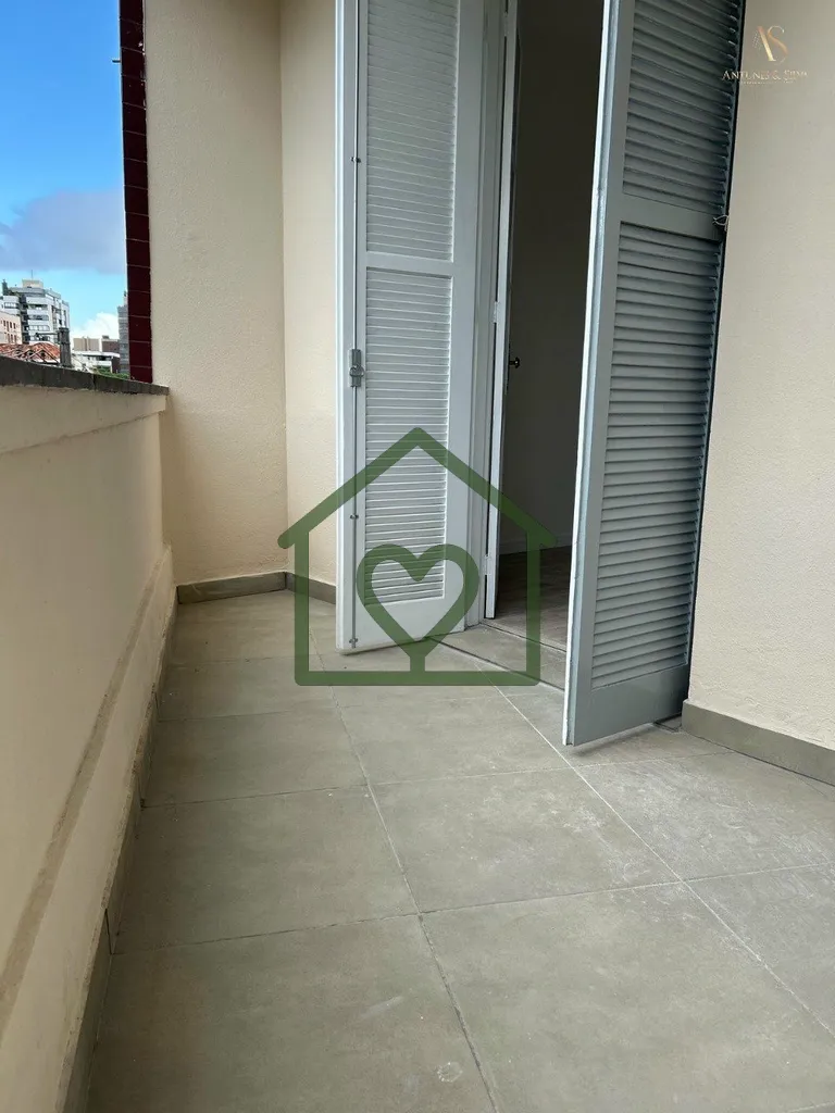Imagem Apartamento 3 Dormitórios - Totalmente Reformado 
 
Apartamento de frente, com 3 dormitórios, depe...