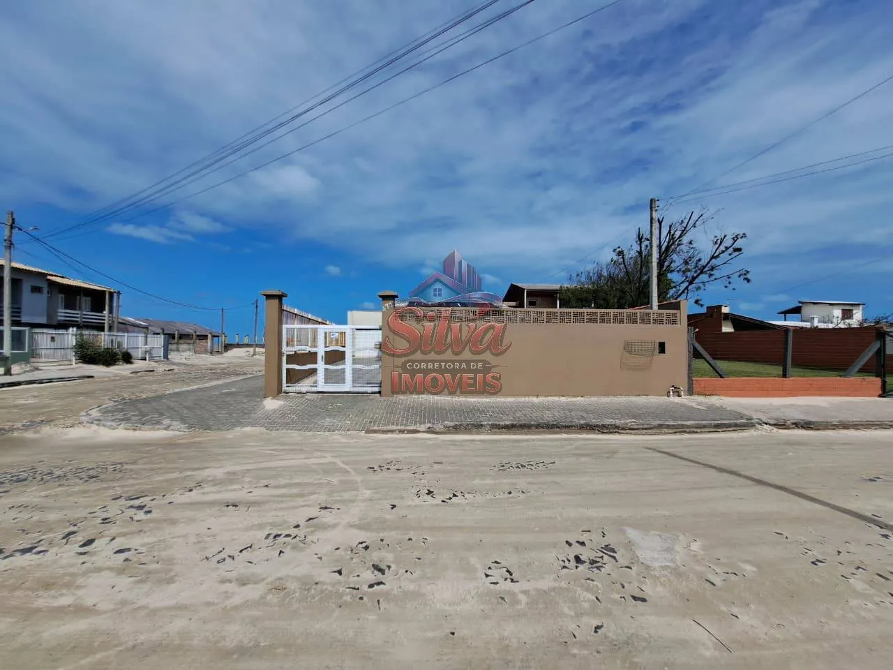 Imagem C127 |Casa 4 dormitórios com piscina aquecida a 30m do mar