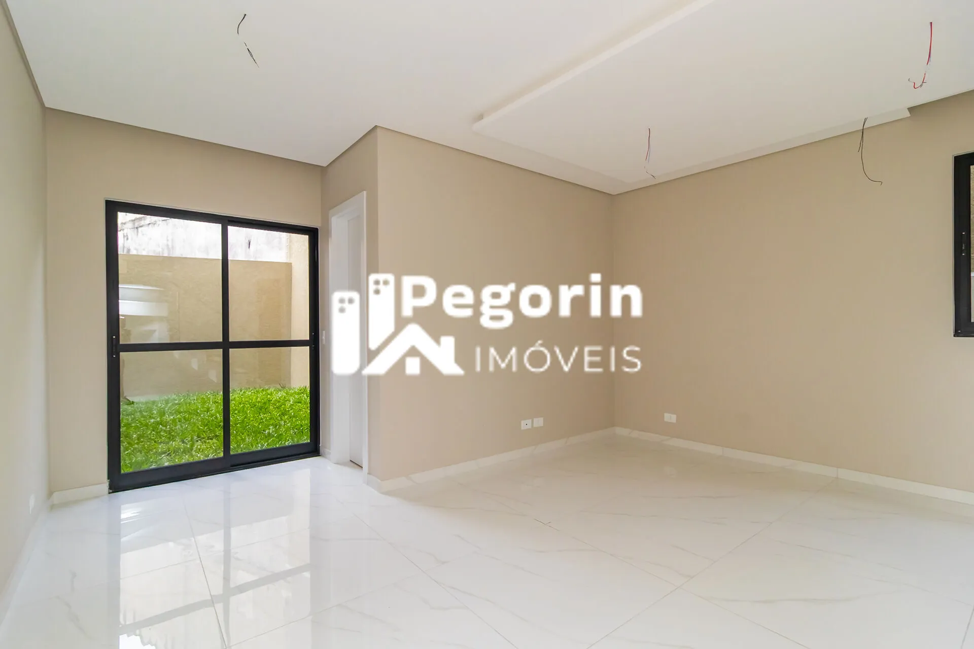 Imagem Sobrado à venda em Curitiba, Uberaba, com 3 quartos, 107,00m²