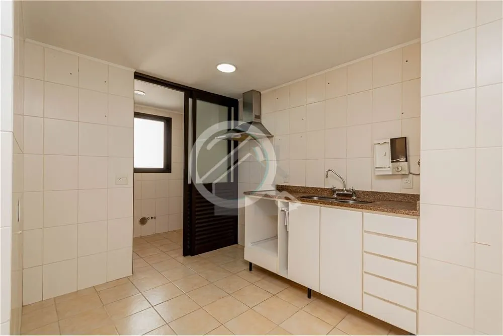 Imagem Bem-vindo a este espaçoso apartamento com uma localização privilegiada e uma variedade de comodid...