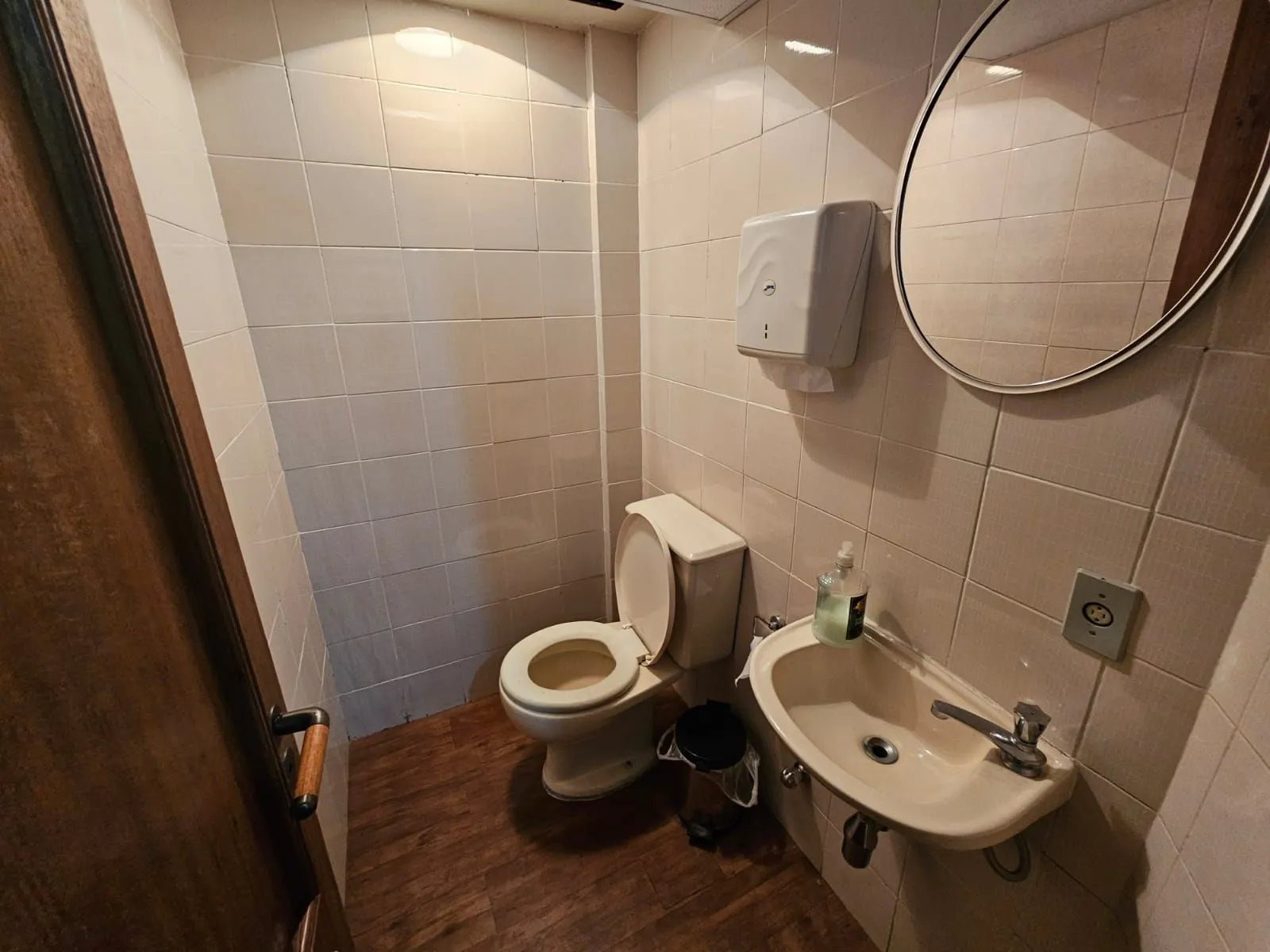 Imagem Sala comercial a 1 quadra do Parcão