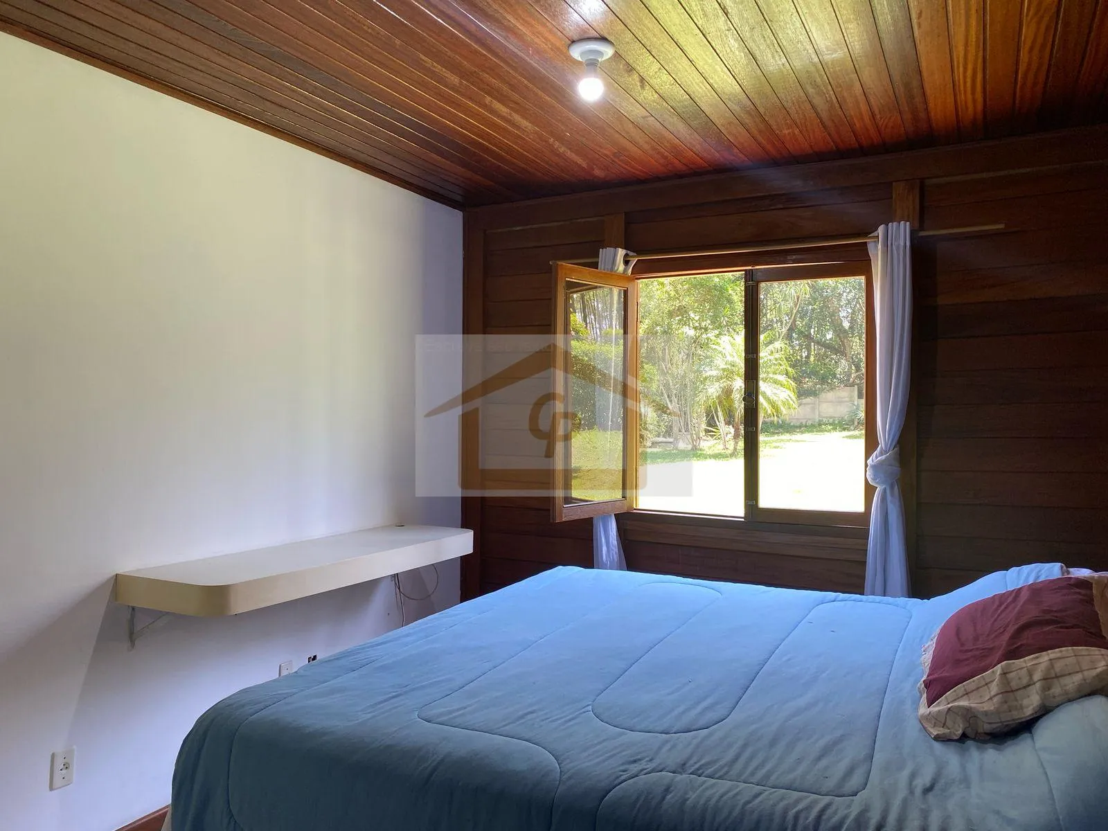 Imagem Casa mista com belo jardim 3 quartos sendo um suíte, 5 vagas. Rústico que encanta!