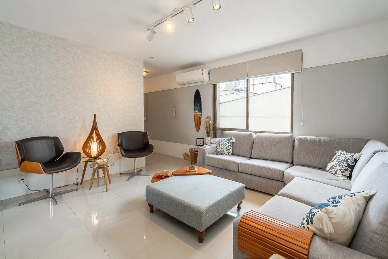 Imagem Apartamento de 3 dormitórios com 1 suíte, semimobiliado.