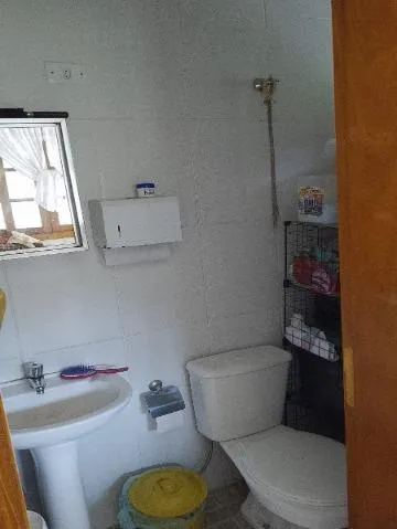Imagem VENDA DE CASA NO COPACO, EM ARUJÁ/SP, 147m² com 3 suítes, quintal amplo, churrasqueira, sala de estar e jantar e garagem coberta. CONSULTE-NOS.