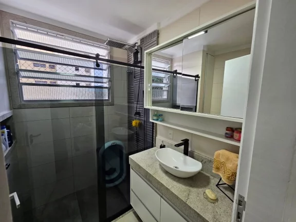 Imagem Apartamento Reformado de 2 Quartos na Quadra da Praia, ao lado Shopping Praiamar