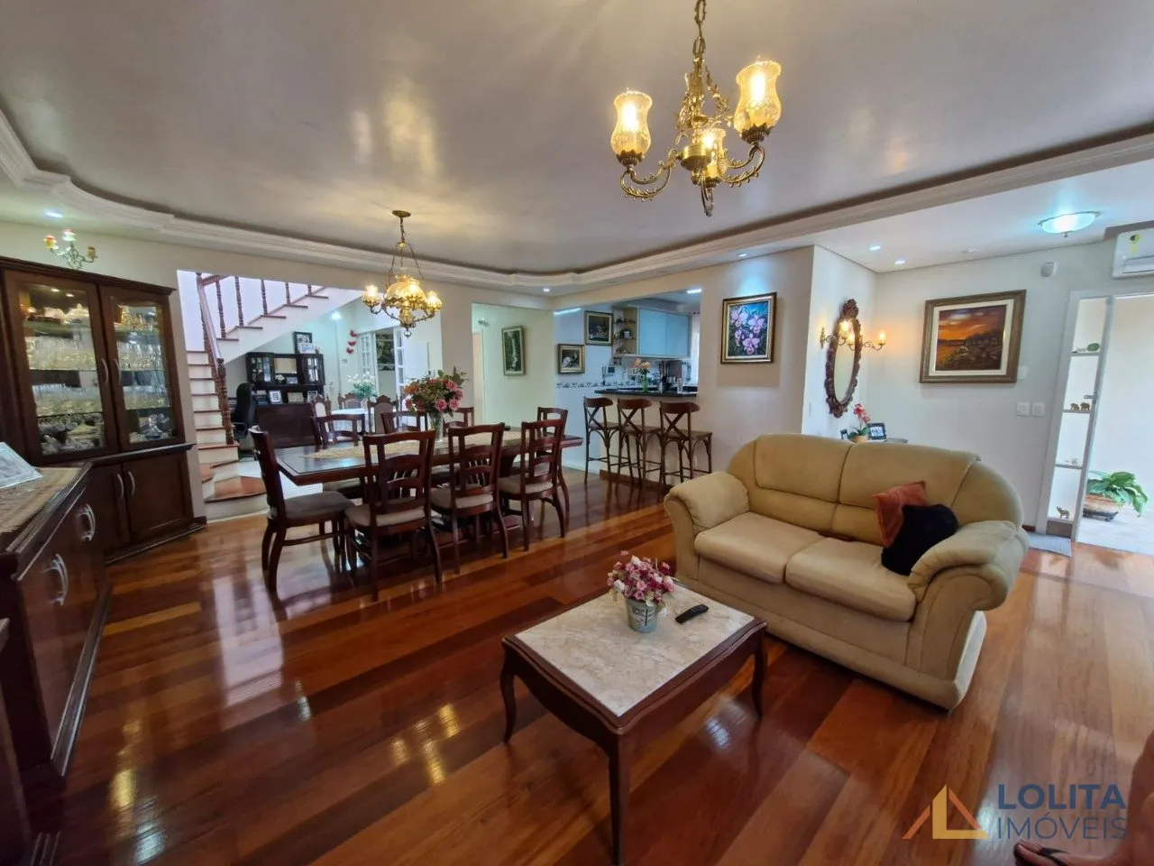 Imagem CASA À VENDA COM 2 SUÍTES NA TRINDADE, FLORIANÓPOLIS/SC