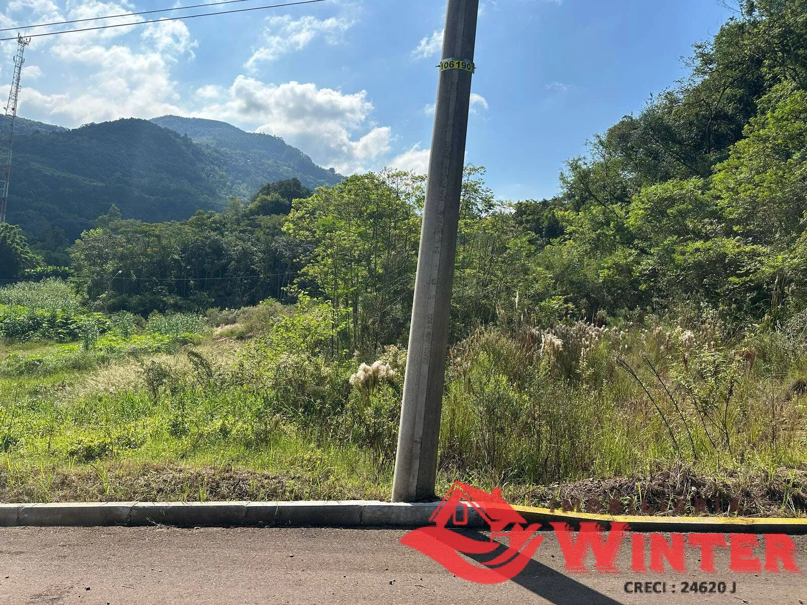 Imagem Terreno de frente para asfalto em São Vendelino
