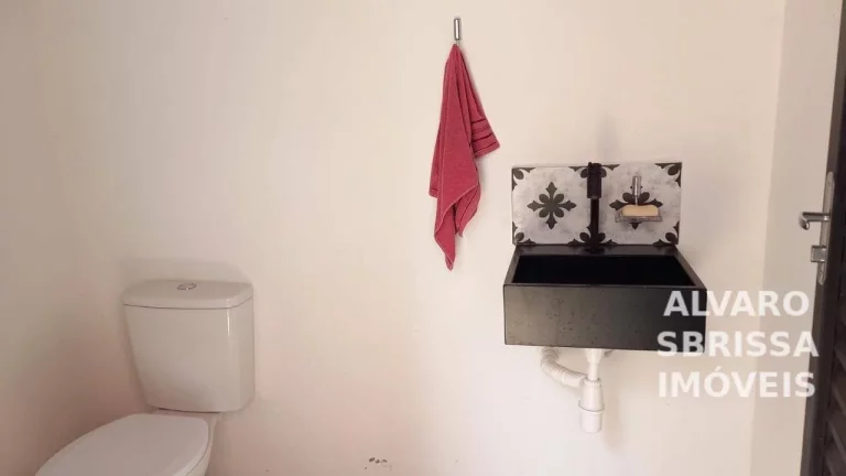 Imagem Casa Espaçosa com 3 Quartos, Suíte, Churrasqueira e Garagem para 4 Carros – Conforto e Praticidade para Sua Família!