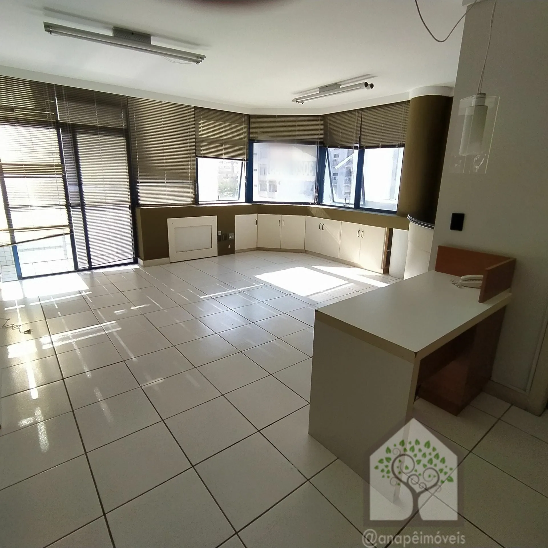Imagem Sala comercial à venda no bairro Centro - Florianópolis/SC