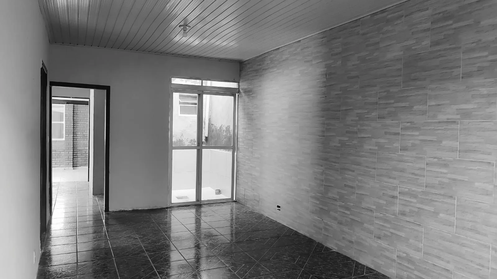 Imagem Casa com pátio, 2 dormitórios, Avenida Vinte e Um de Abril - bSarandi
