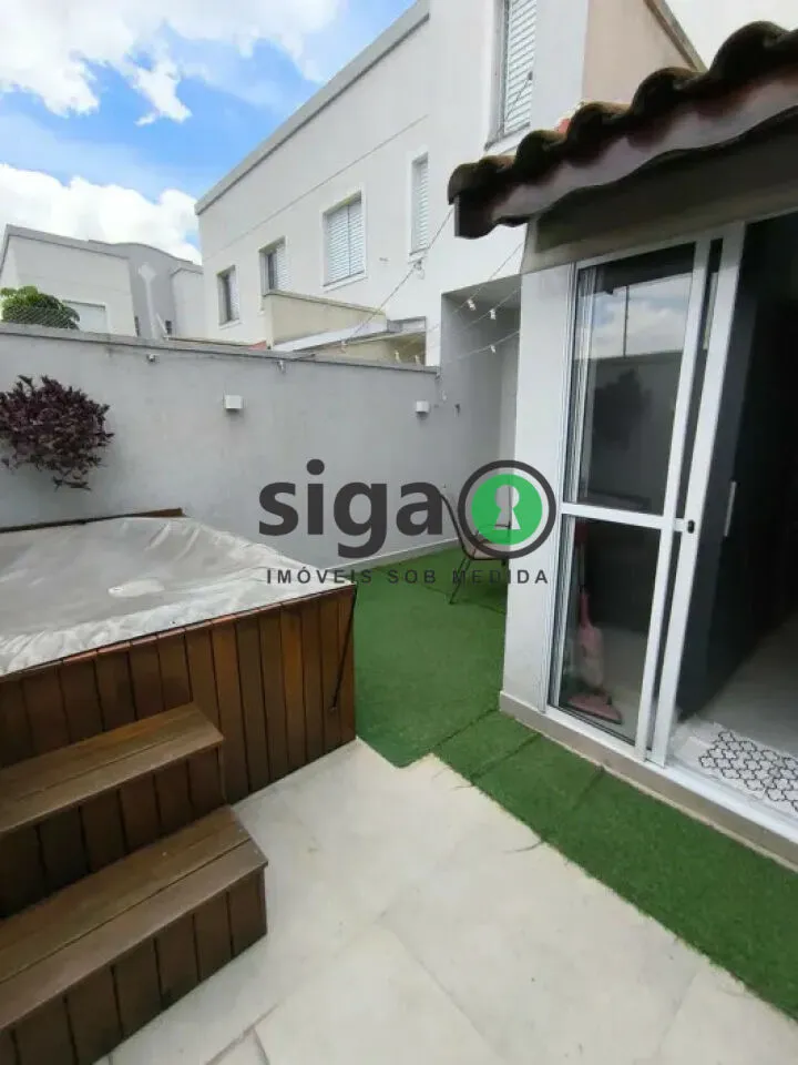 Imagem Casa sofisticada com jacuzzi privativa e acabamento contemporâneo.
