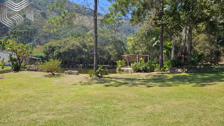 Imagem Sitio de Luxo à Venda em Nova Friburgo-RJ, Amparo: 8 Quartos, 8 Suítes, 12 Salas, 9 Banheiros, 10 Vagas de Garagem, 275.000 m² de Área.