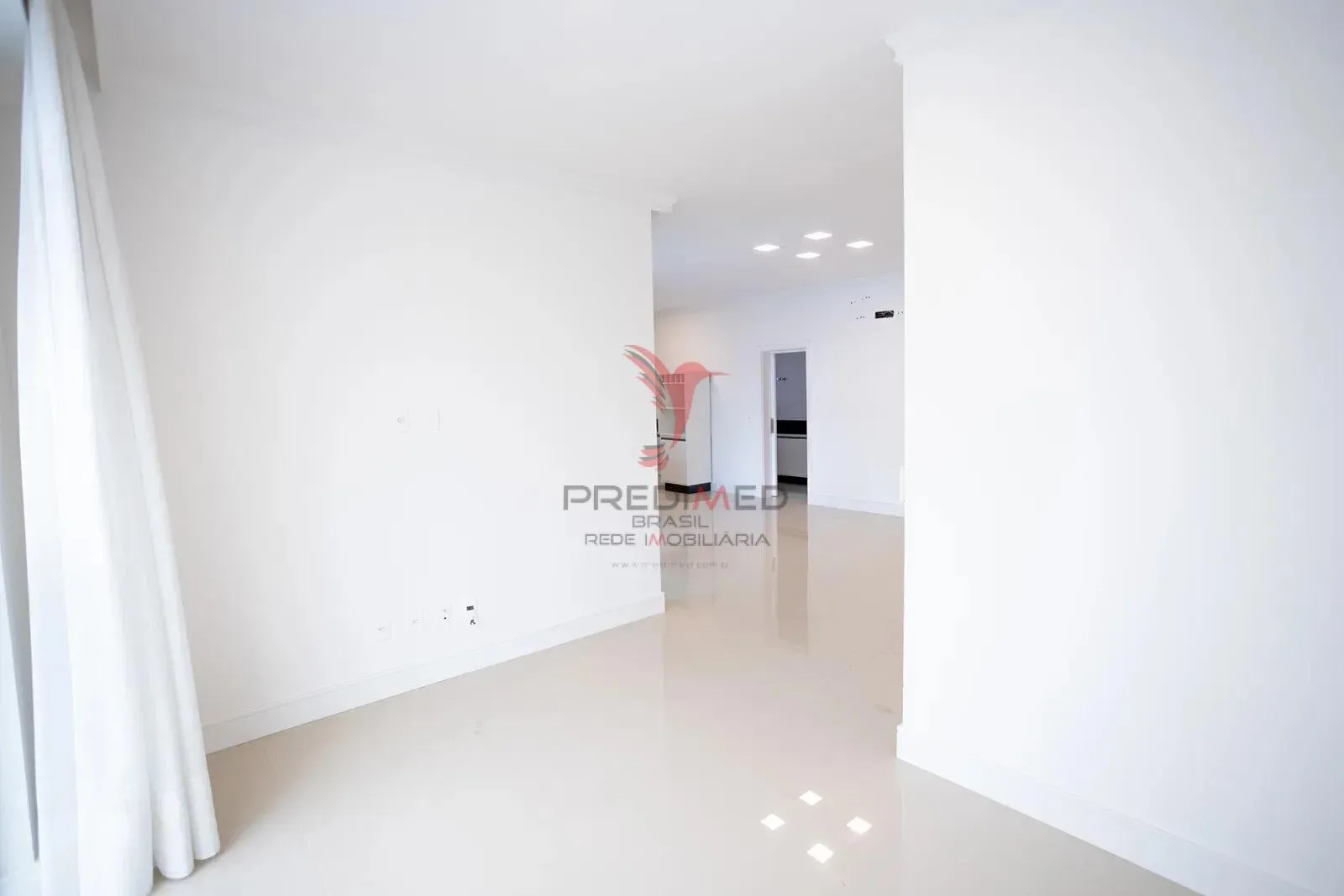 Imagem Edifício Magestic: Amplitude e Exclusividade na Meia Praia