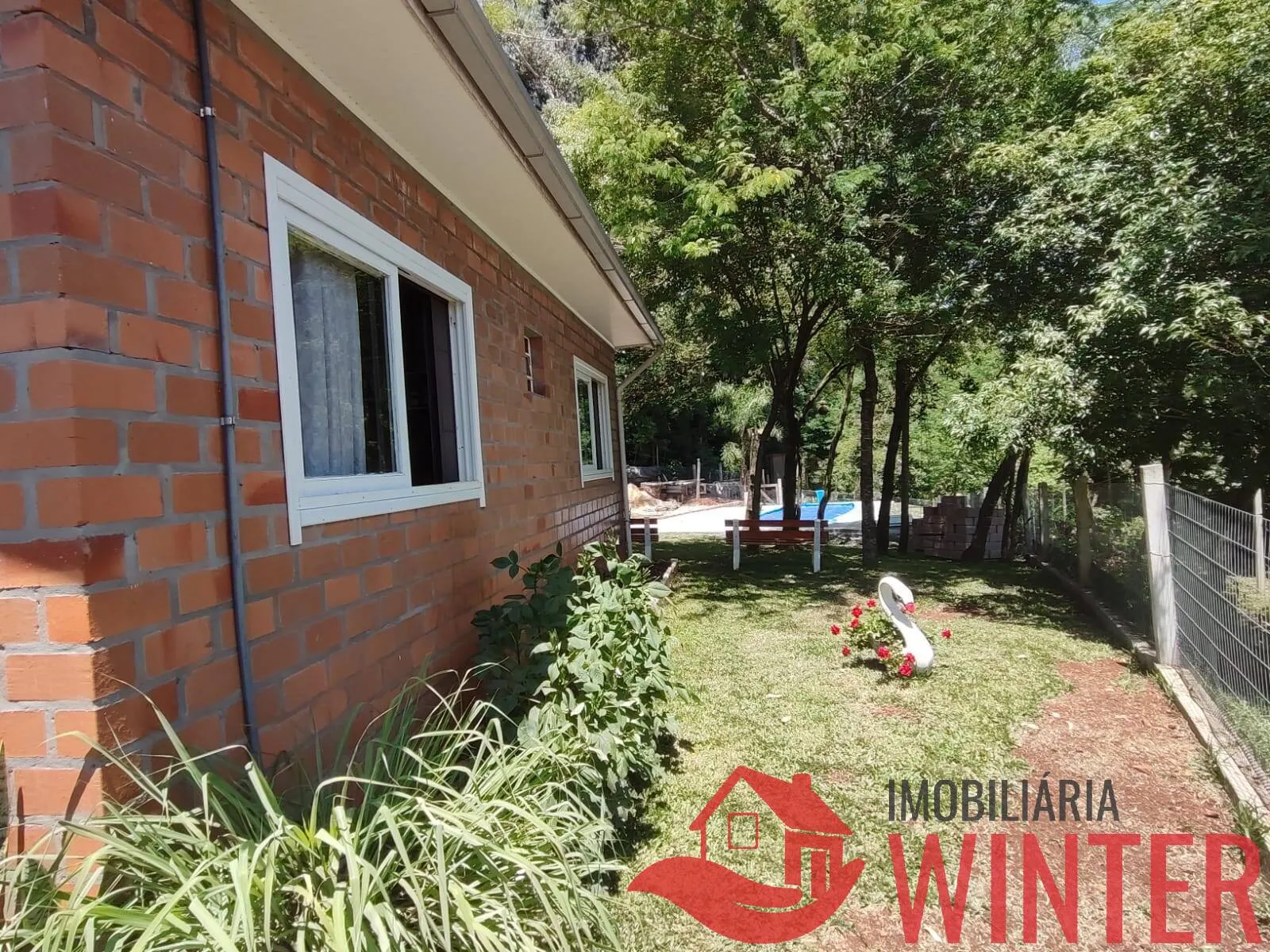 Imagem Sítio de 1,2 hectares com casa e piscina em São Roque, Feliz.
