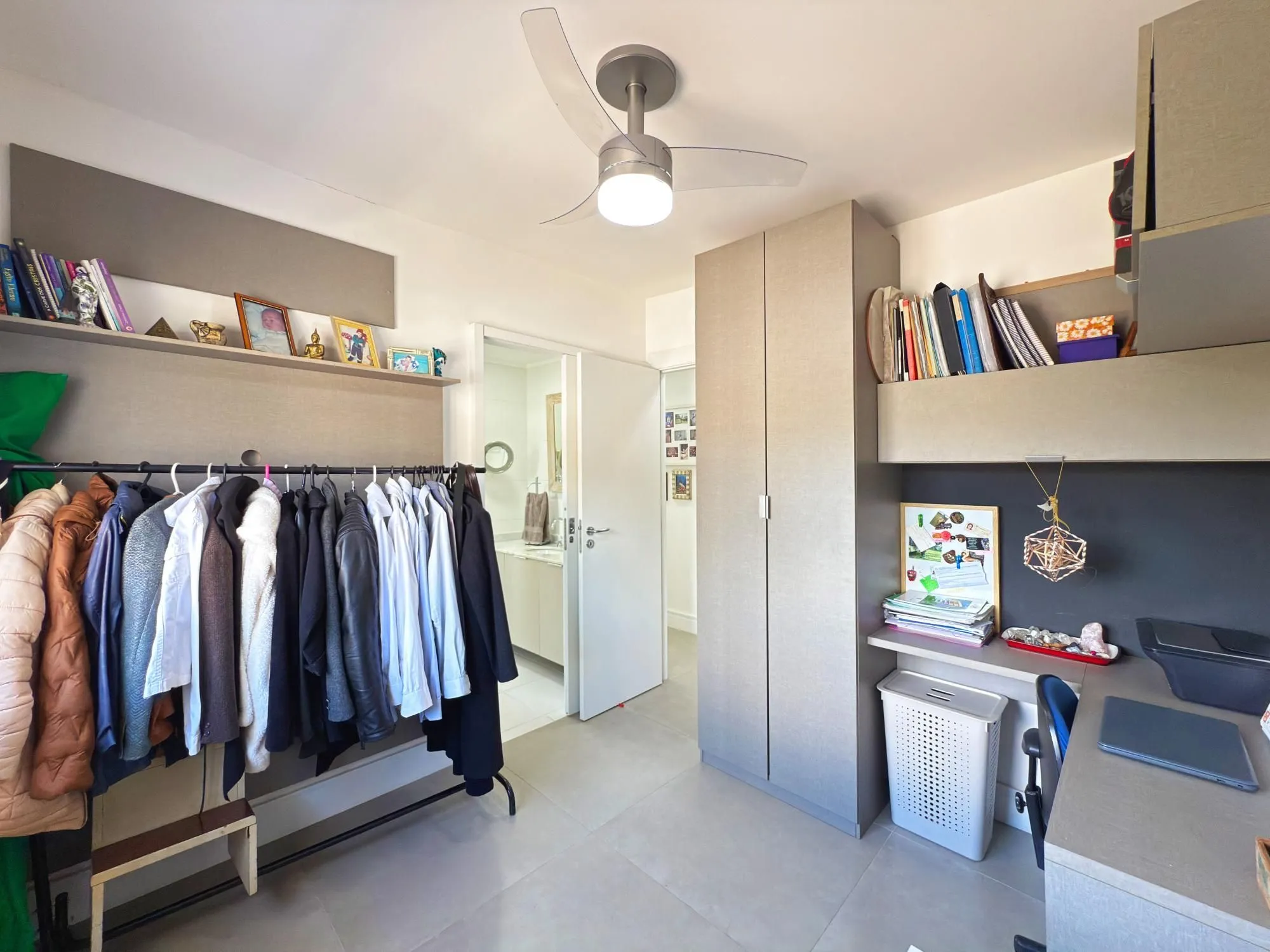 Imagem Apartamento 03 Suítes bairro Cristal, 88,97m² de área privativa, semimobiliada e 02 vagas de garagens cobertas.