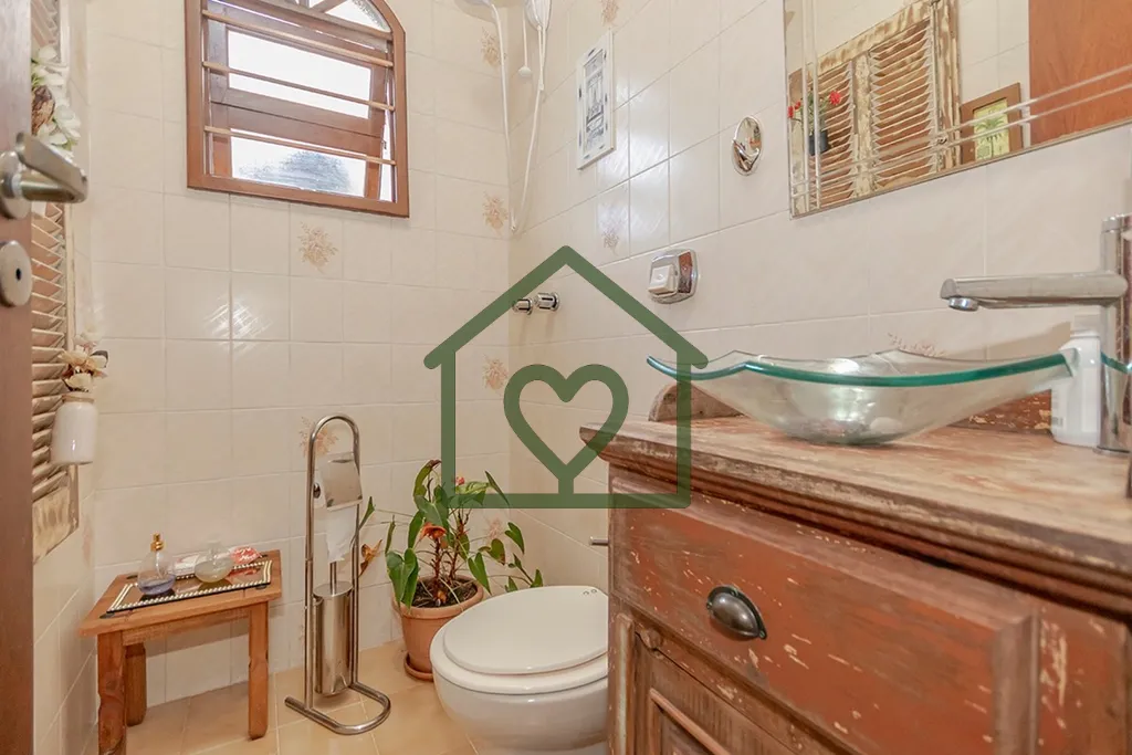 Imagem Descubra a sua nova residência de luxo nesta incrível casa à venda em Passo D'Areia, Porto Alegre...
