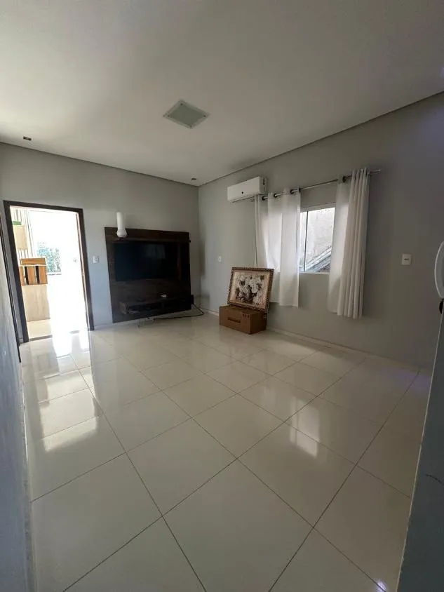 Imagem VENDE-SE EXCELENTE CASA EM ARAÚJOS/MG ( R$ 1.200.000,00 )