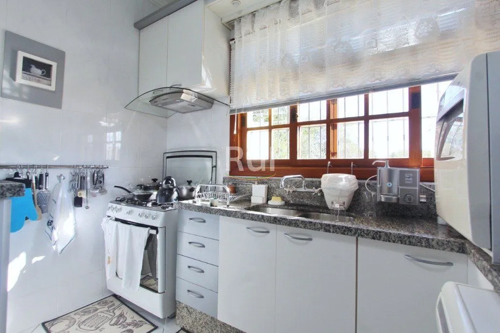 Imagem Casa para Venda - 250m², 3 dormitórios, sendo 1 suites, Teresópolis