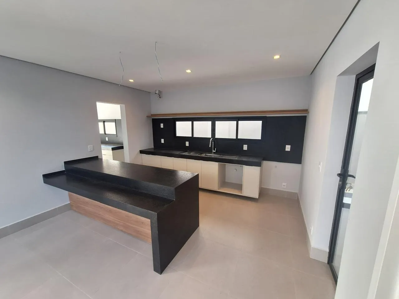Imagem Casa de Alto Padrão com 340m² no Alphaville Nova Esplanada I Locação / Venda