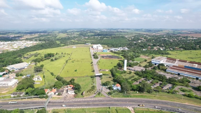 Foto do imóvel Lote com 3.693m² na SP-101