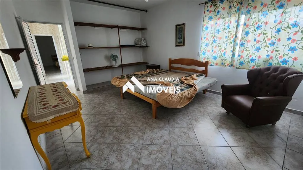Imagem Casa a venda em Mongaguá, lote inteiro