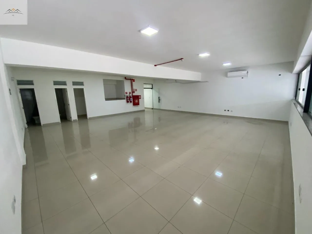 Imagem Galpão Comercial para locação em Osasco Vl. Osasco 300m² + 50m² de Mezanino
