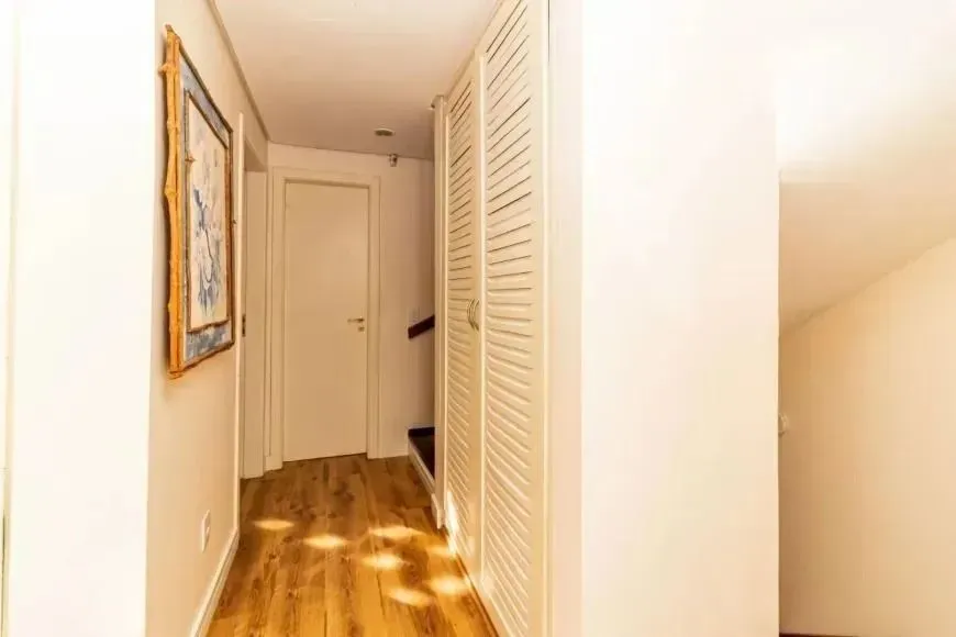 Imagem Casa com 214m², localizado no bairro Vila Jardim em Porto Alegre/RS.