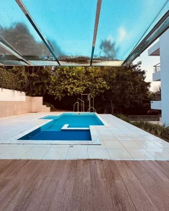 Imagem Casa Alto Padrão à Venda em Alphaville Salvador I ? 4 Suítes | Espaço Gourmet | Piscina | 2 Lotes