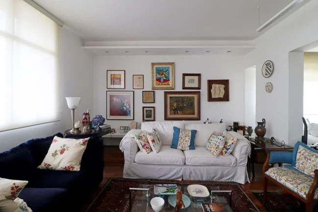 Imagem Apartamento 236 M², 1 por andar, hall fechado, 2Q, 2 Suítes, 3 banheiros, 2 vagas, ar split, lareira, próximo ao metrô, janela antirruído.
